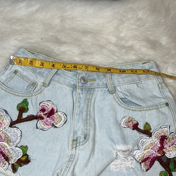 ETWO Tennessee Threads  Embroidered shorts - Picture 8 of 9